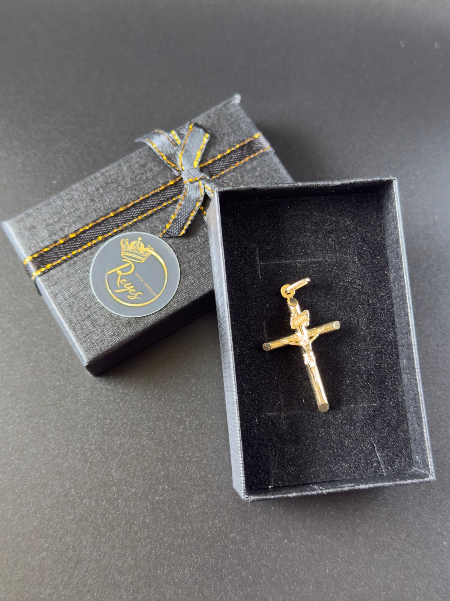 Cross pendant 10K