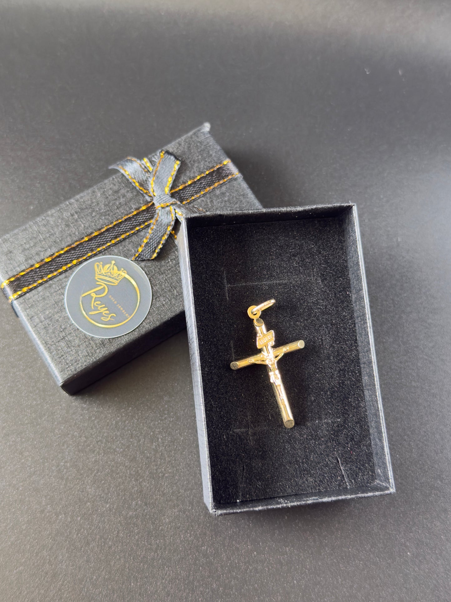 Cross pendant 10K