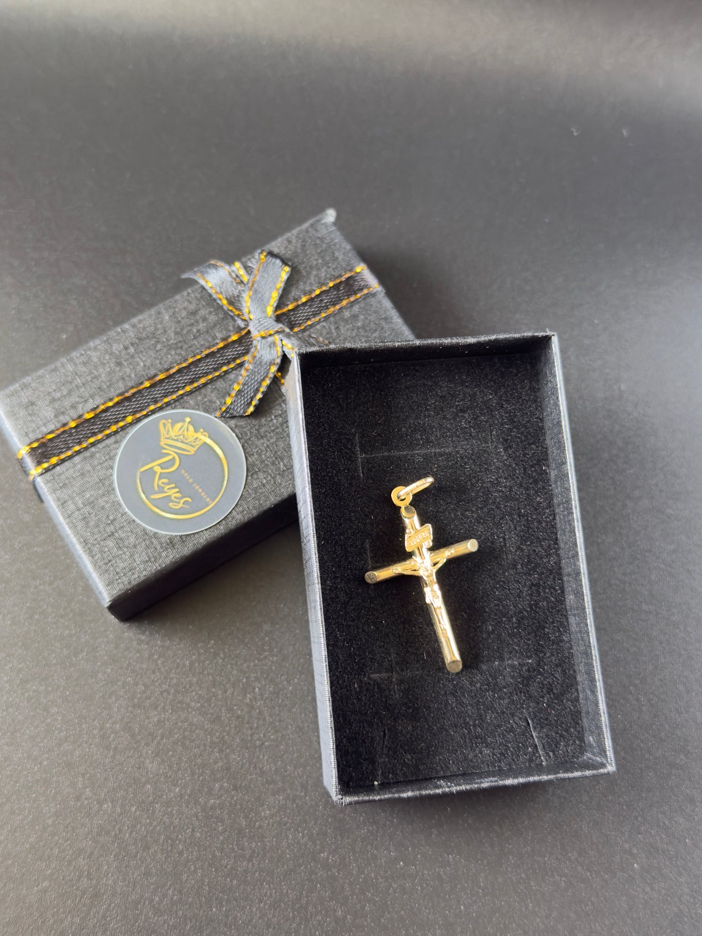 Cross pendant 10K